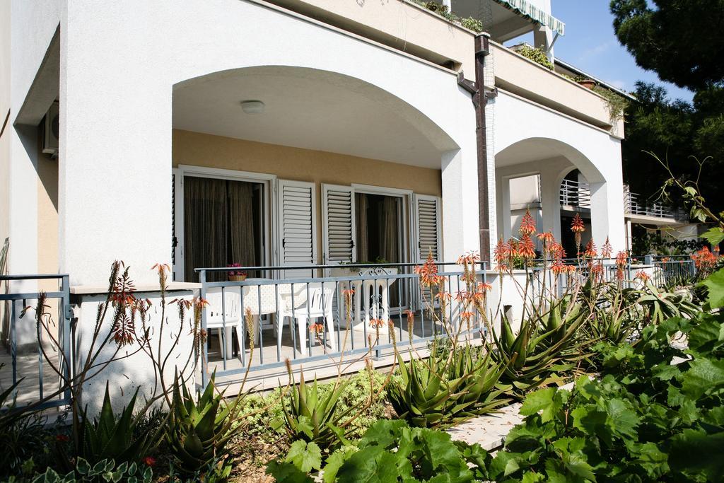Apartments Davor & Marija Sosic Brela Exterior photo